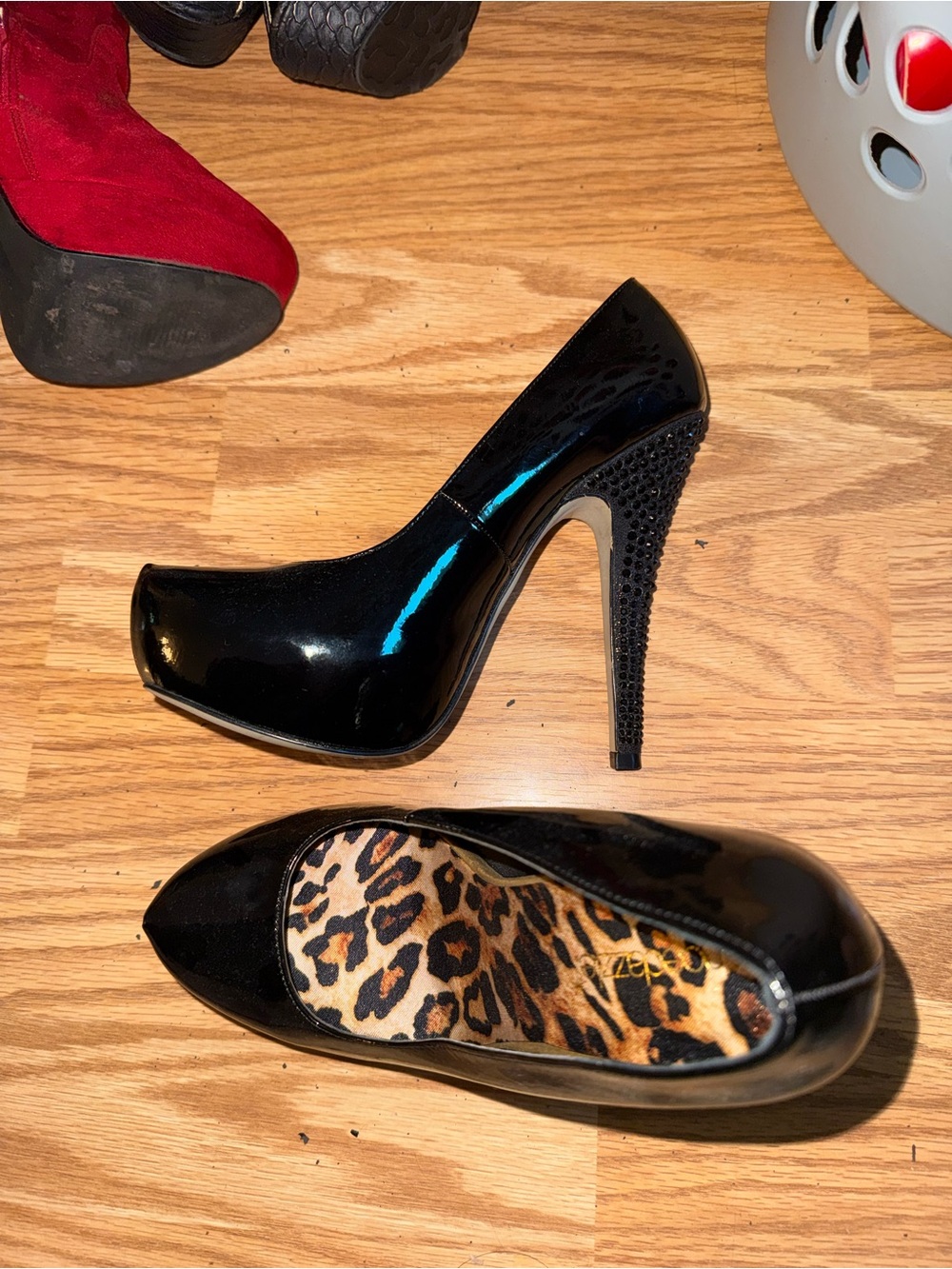 Shoe Dazzle Black Patent Peep-Toe Platform Pumps with Leopard Insole